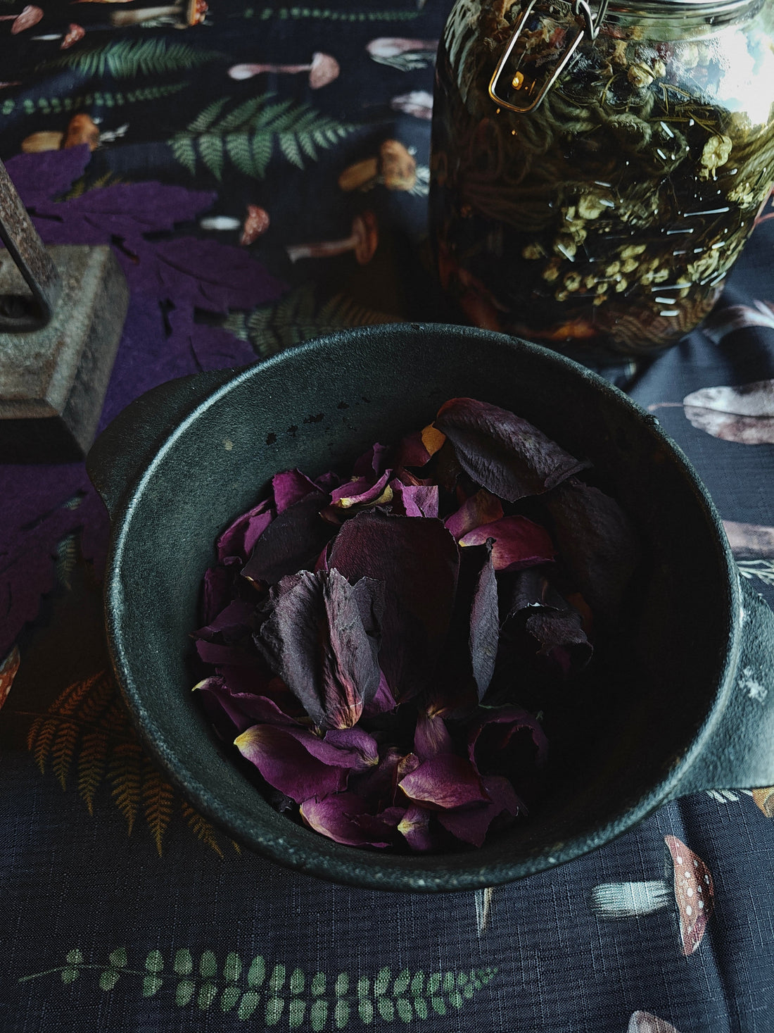 Kaulakoru ruusun terälehdistä