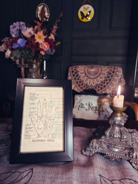 Romanialainen kädestälukemisen ohje kehyksissä #2