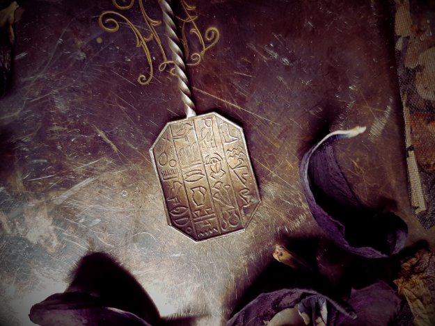 Alttarilusikka egyptiteemalla