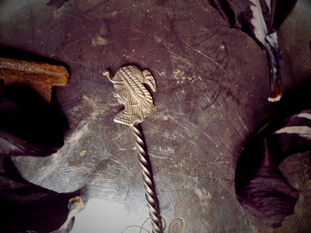 Alttarilusikka egyptiteemalla