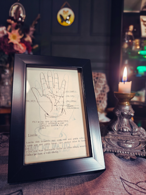 Romanialainen kädestä lukemisen ohje kehyksissä #1